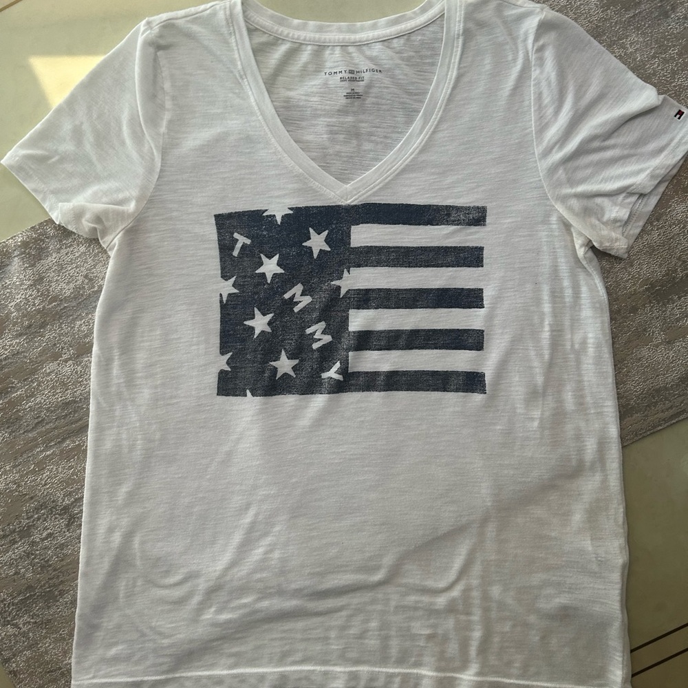 Tommy Hilfiger Women’s Tshirt - Picture 12 of 16